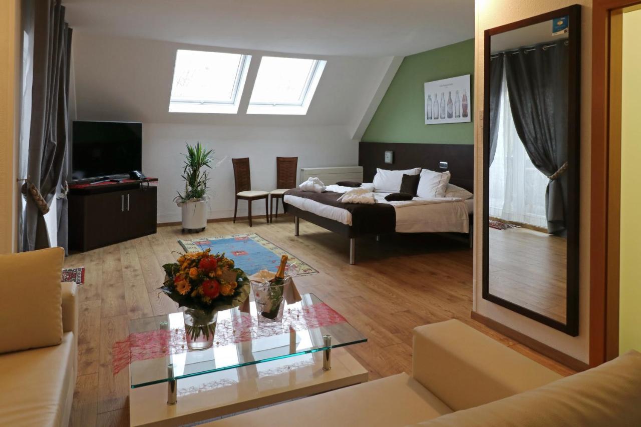 Threeland Hotel Петанж Экстерьер фото
